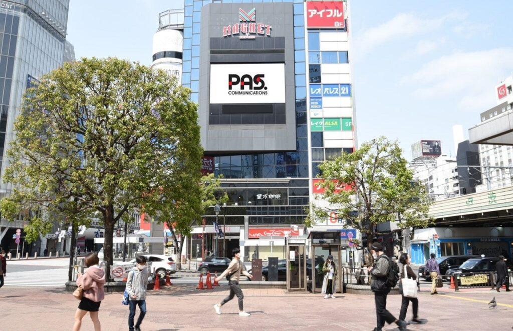 Location AI Platform®の人流データを屋外大型ビジョンの新広告配信サービスに提供開始